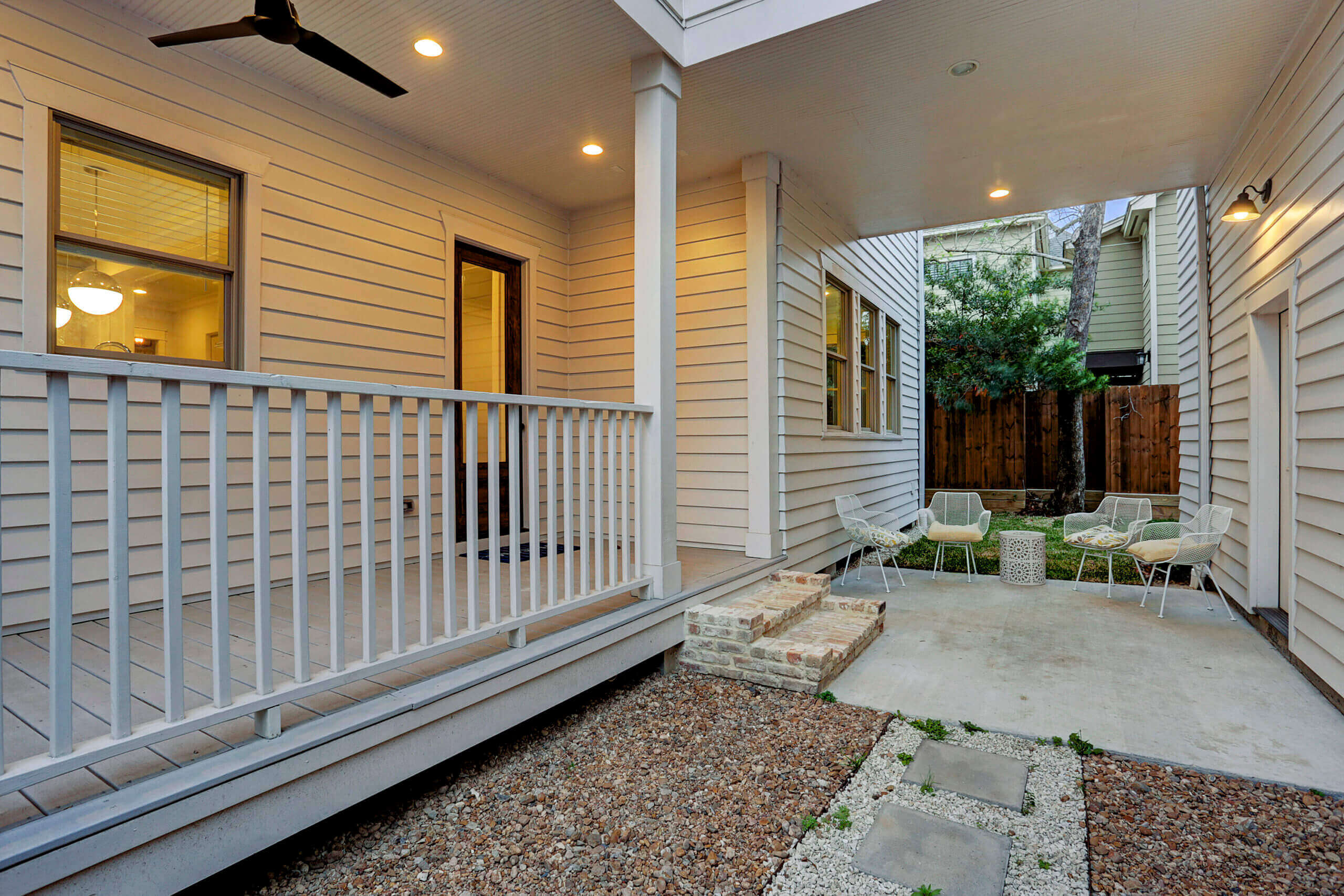 Outdoor Patio at Women’s Sober Living in Houston Outdoor patio space at women’s supportive living home in Houston
